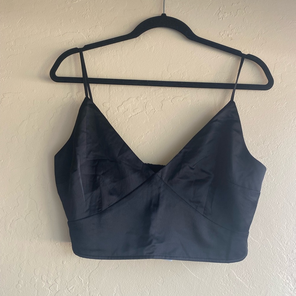 Abercrombie & Fitch / Black Satin Crop / Size L